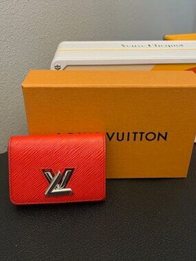 Louis Vuitton Twist Compact Wallet | Black Epi Leather | Full Set | Microchipped